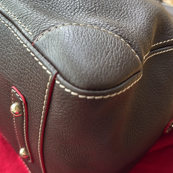Authentic CHCarolina Herrera leather Blasón Medium brown bag. Gold tone hardware - Picture 16 of 16